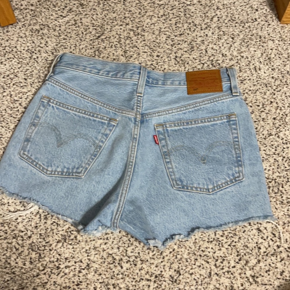 Levi 501 shorts😊